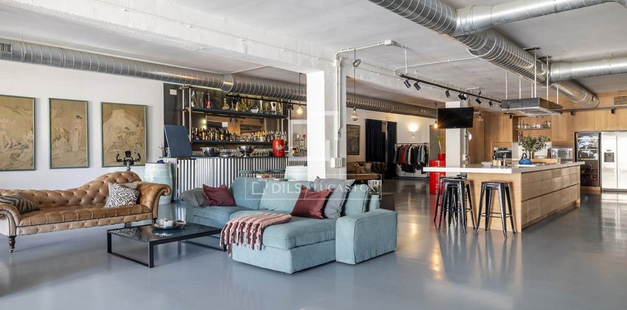 Apartamento de 4 dormitorios en venta en Barcelona, Cataluña, Spain № 4042