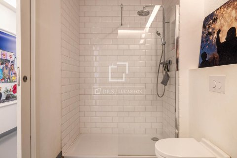 Apartamento de 4 dormitorios en venta en Barcelona, Cataluña, Spain № 4042 - foto 20