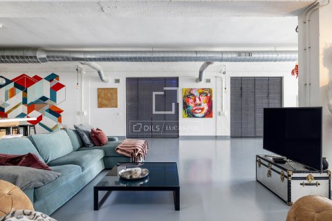 Apartamento de 4 dormitorios en venta en Barcelona, Cataluña, Spain № 4042 - foto 13