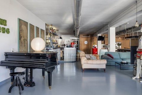 Apartamento de 4 dormitorios en venta en Barcelona, Cataluña, Spain № 4042 - foto 11