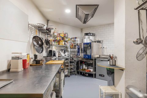 Apartamento de 4 dormitorios en venta en Barcelona, Cataluña, Spain № 4042 - foto 16