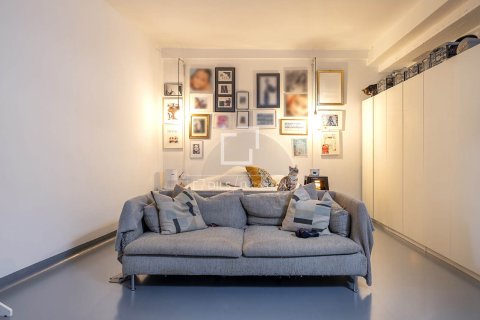 Apartamento de 4 dormitorios en venta en Barcelona, Cataluña, Spain № 4042 - foto 21