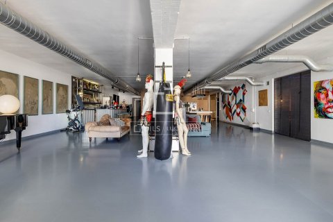 Apartamento de 4 dormitorios en venta en Barcelona, Cataluña, Spain № 4042 - foto 12