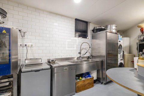 Apartamento de 4 dormitorios en venta en Barcelona, Cataluña, Spain № 4042 - foto 17