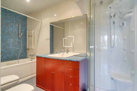 Apartamento de 3 dormitorios en venta en Barcelona, Cataluña, Spain № 6560 - foto 24