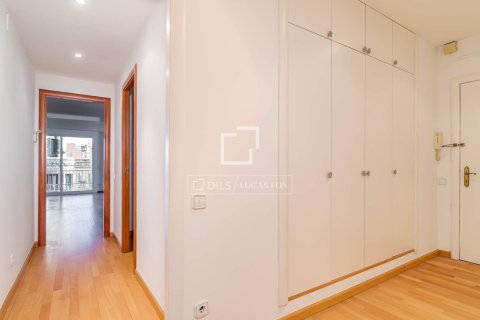 Apartamento de 3 dormitorios en venta en Barcelona, Cataluña, Spain № 6560 - foto 8