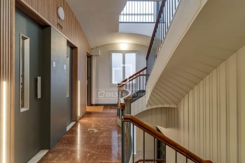 Apartamento de 3 dormitorios en venta en Barcelona, Cataluña, Spain № 6560 - foto 6