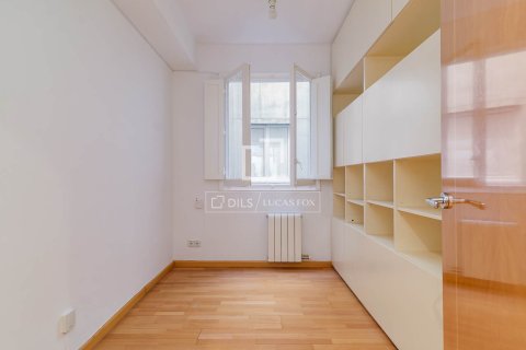 Apartamento de 3 dormitorios en venta en Barcelona, Cataluña, Spain № 6560 - foto 18