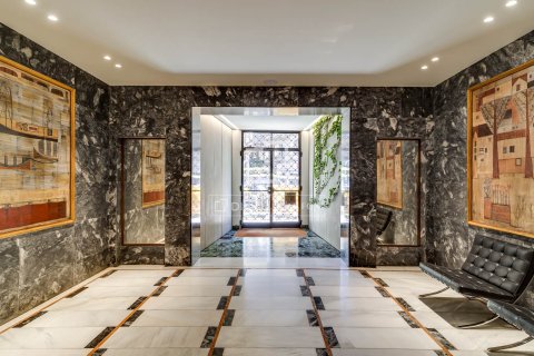 Apartamento de 3 dormitorios en venta en Barcelona, Cataluña, Spain № 6560 - foto 4