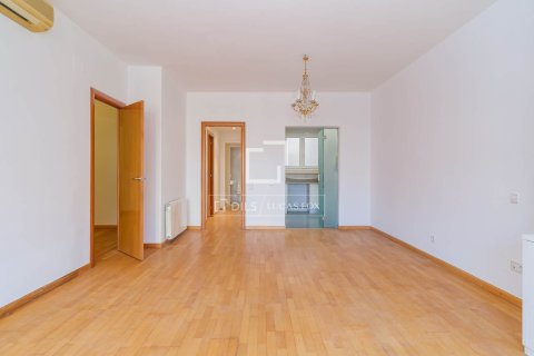 Apartamento de 3 dormitorios en venta en Barcelona, Cataluña, Spain № 6560 - foto 11