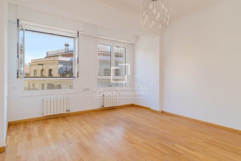 Apartamento de 3 dormitorios en venta en Barcelona, Cataluña, Spain № 6560 - foto 20