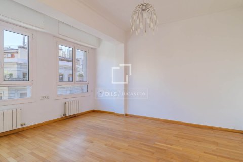 Apartamento de 3 dormitorios en venta en Barcelona, Cataluña, Spain № 6560 - foto 19