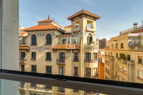 Apartamento de 3 dormitorios en venta en Barcelona, Cataluña, Spain № 6560 - foto 21