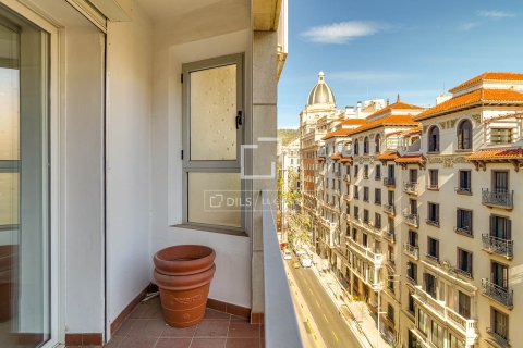 Apartamento de 3 dormitorios en venta en Barcelona, Cataluña, Spain № 6560