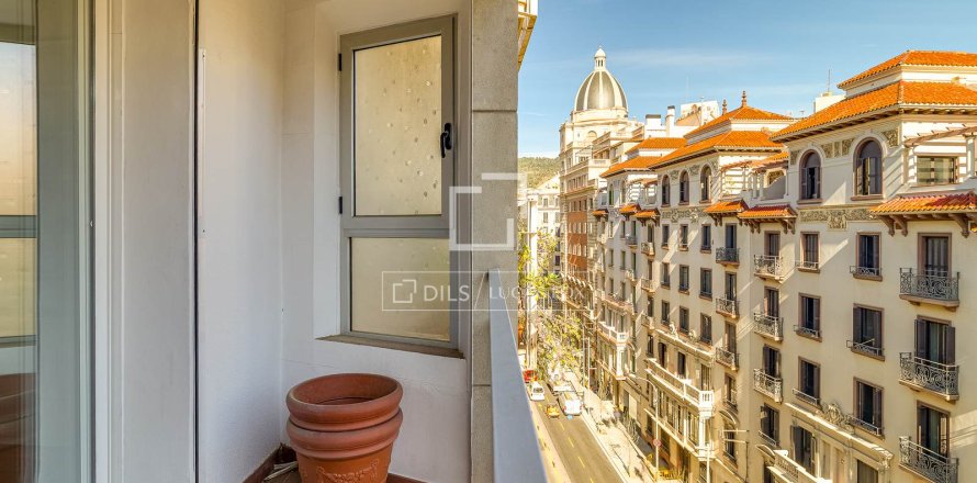 Apartamento de 3 dormitorios en venta en Barcelona, Cataluña, Spain № 6560