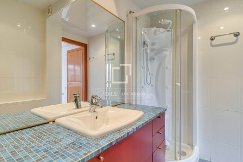 Apartamento de 3 dormitorios en venta en Barcelona, Cataluña, Spain № 6560 - foto 26