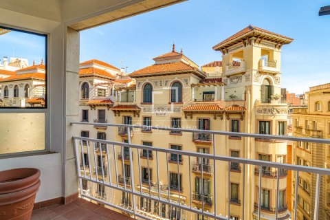 Apartamento de 3 dormitorios en venta en Barcelona, Cataluña, Spain № 6560 - foto 28