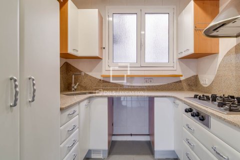 Apartamento de 3 dormitorios en venta en Barcelona, Cataluña, Spain № 6560 - foto 13