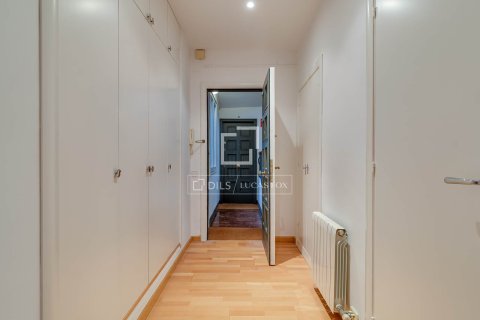 Apartamento de 3 dormitorios en venta en Barcelona, Cataluña, Spain № 6560 - foto 27