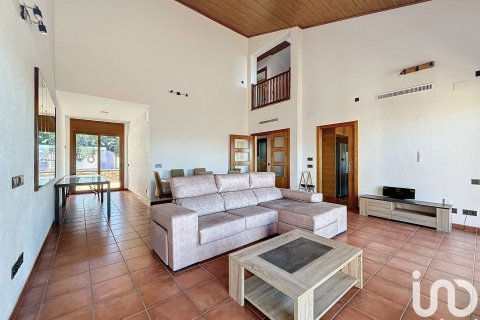 4 bedrooms house for sale in Vilanova i la Geltru, Barcelona, Catalonia, Spain № 4974 - photo 3