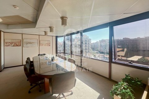 Купить офис в Эшампле, Испания студия, 253м², № 2494 - фото 3