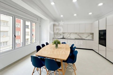 Купить квартиру в Барселона, Испания с 4 спальни, 224м², № 2495 - фото 3