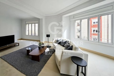 Купить квартиру в Барселона, Испания с 4 спальни, 224м², № 2495 - фото 2