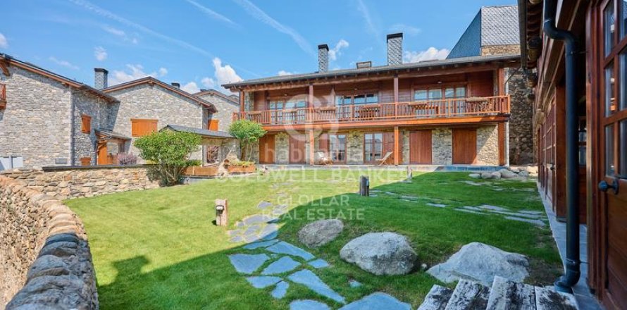 Таунхаус с 4 спальнями в Героне, Каталония, Испания № 2496