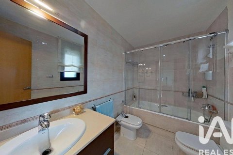 Сasa de 5 dormitorios en venta en Calafell, Tarragona, Cataluña, Spain № 7478 - foto 18