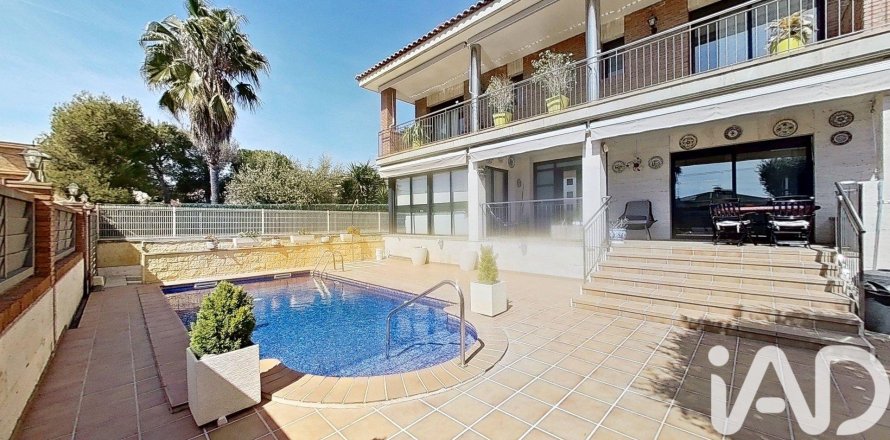 Сasa de 5 dormitorios en venta en Calafell, Tarragona, Cataluña, Spain № 7478