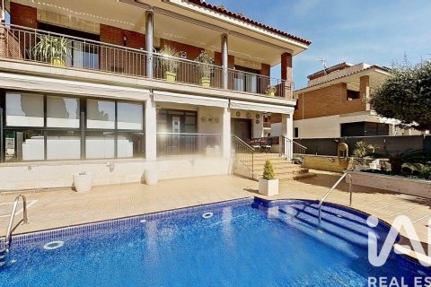 Сasa de 5 dormitorios en venta en Calafell, Tarragona, Cataluña, Spain № 7478 - foto 15