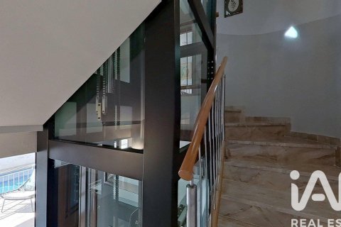 Сasa de 5 dormitorios en venta en Calafell, Tarragona, Cataluña, Spain № 7478 - foto 12