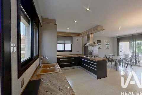 Сasa de 5 dormitorios en venta en Calafell, Tarragona, Cataluña, Spain № 7478 - foto 2