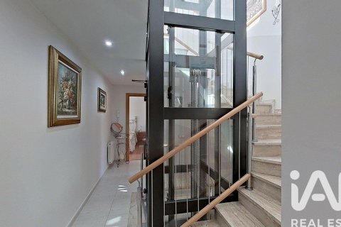 Сasa de 5 dormitorios en venta en Calafell, Tarragona, Cataluña, Spain № 7478 - foto 11