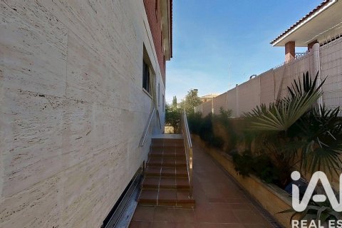 Сasa de 5 dormitorios en venta en Calafell, Tarragona, Cataluña, Spain № 7478 - foto 10