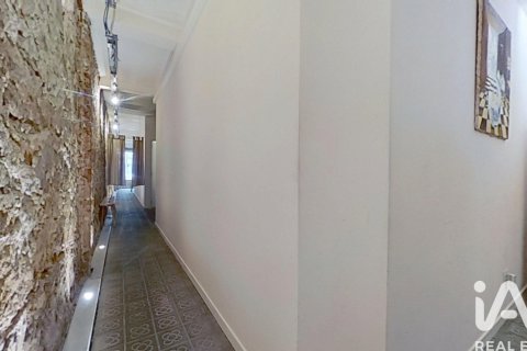 3 bedrooms commercial property for sale in Barcelona, Catalonia, Spain № 7481 - photo 9