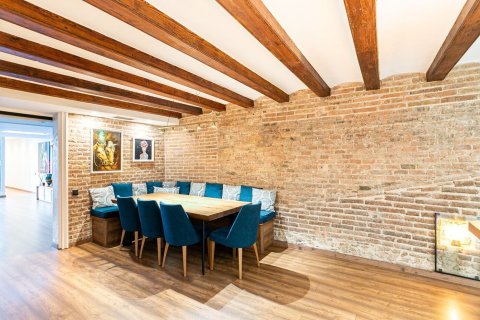 Купить квартиру в Барселона, Испания с 4 комнаты, № 1507 - фото 22