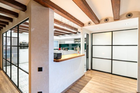 Купить квартиру в Барселона, Испания с 4 комнаты, № 1507 - фото 17