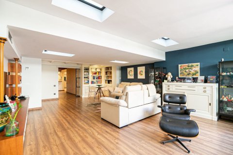 Купить квартиру в Барселона, Испания с 4 комнаты, № 1507 - фото 7