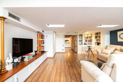 Купить квартиру в Барселона, Испания с 4 комнаты, № 1507 - фото 6