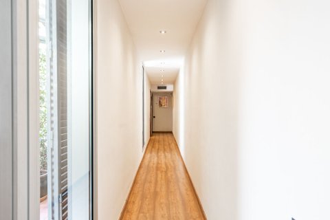 Купить квартиру в Барселона, Испания с 4 комнаты, № 1507 - фото 13