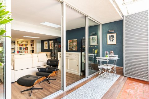 Купить квартиру в Барселона, Испания с 4 комнаты, № 1507 - фото 11