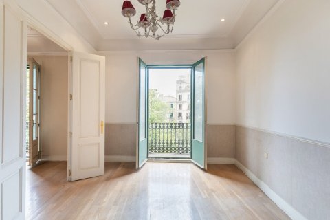4 bedrooms apartment for sale in Barcelona, Catalonia, Spain № 1505 - photo 3