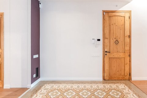 Купить квартиру в Барселона, Испания с 4 комнаты, № 1504 - фото 19