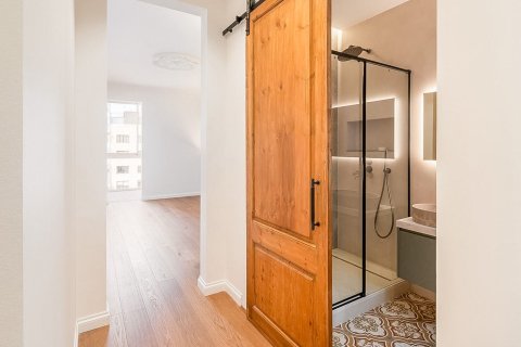 Купить квартиру в Барселона, Испания с 4 комнаты, № 1504 - фото 10