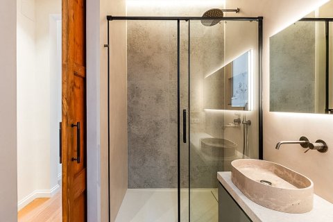 Купить квартиру в Барселона, Испания с 4 комнаты, № 1504 - фото 9