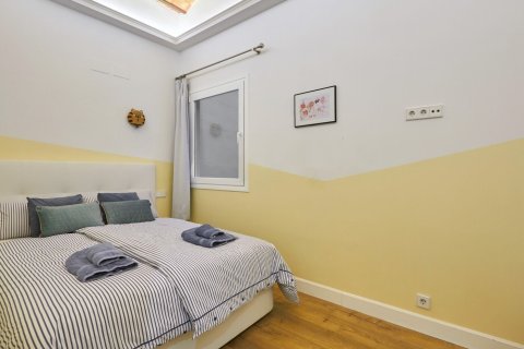Apartamento de 3 dormitorios en venta en Barcelona, Cataluña, Spain № 1502 - foto 15
