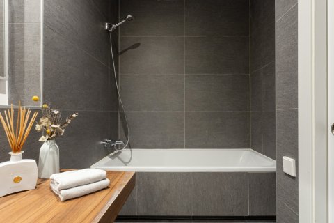 Apartamento de 3 dormitorios en venta en Barcelona, Cataluña, Spain № 1502 - foto 13