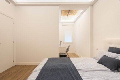 Apartamento de 3 dormitorios en venta en Barcelona, Cataluña, Spain № 1502 - foto 10