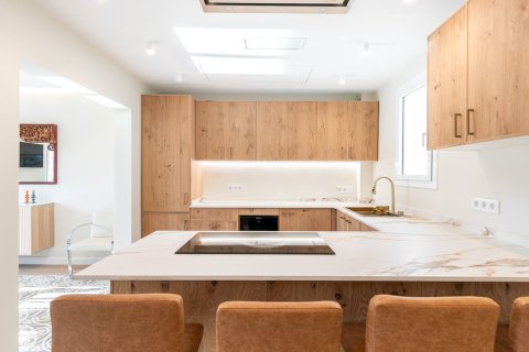 Купить квартиру в Барселона, Испания с 5 комнат, № 1501 - фото 9